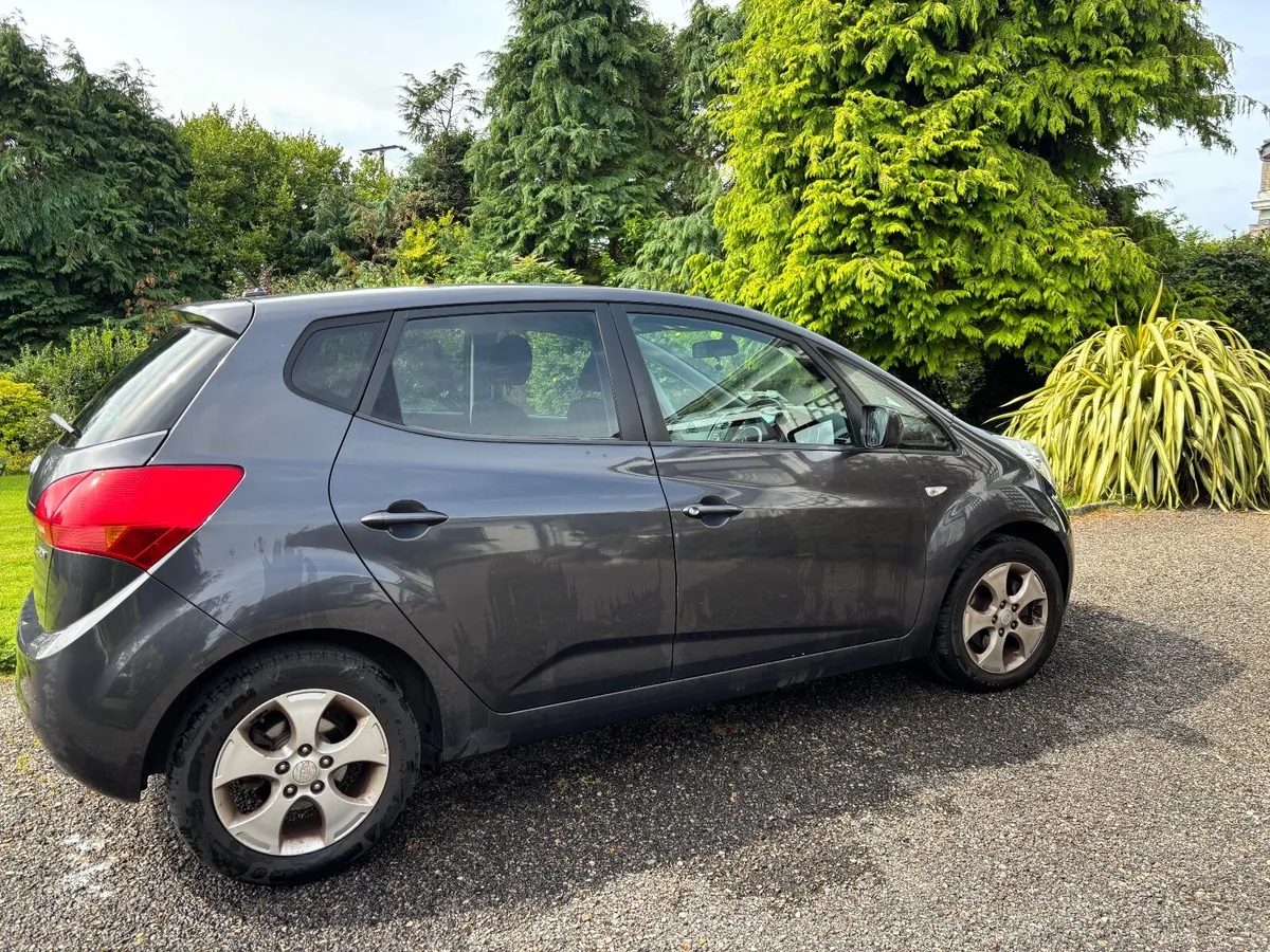 Kia Venga 2012 - Image 2