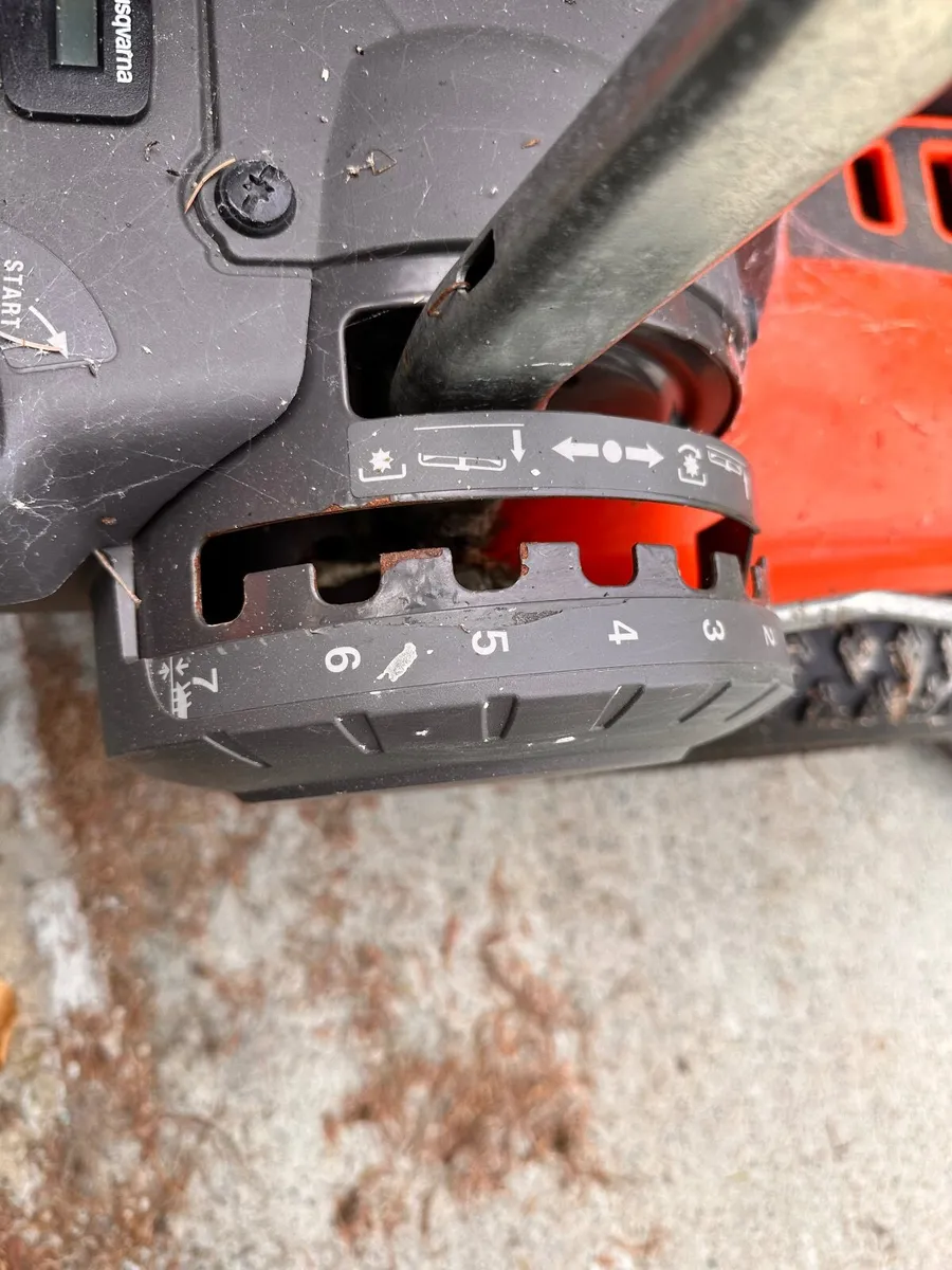 Husqvarna R15T ride on mower - Image 2