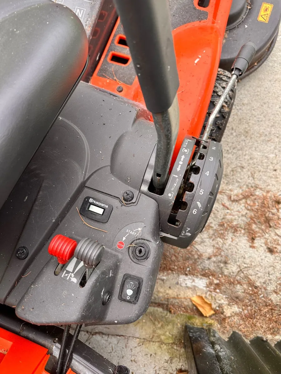 Husqvarna R15T ride on mower - Image 4
