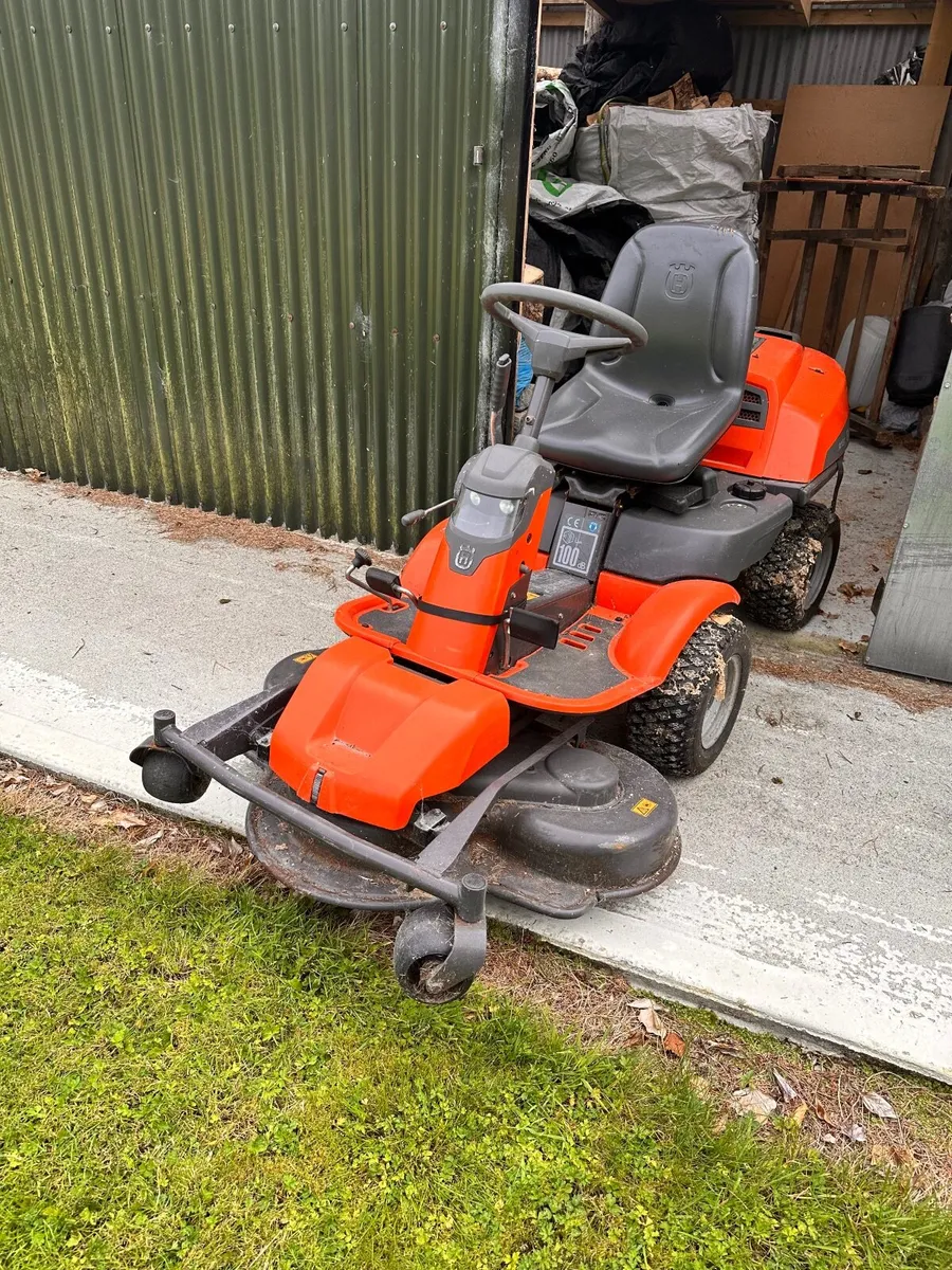 Husqvarna R15T ride on mower - Image 1