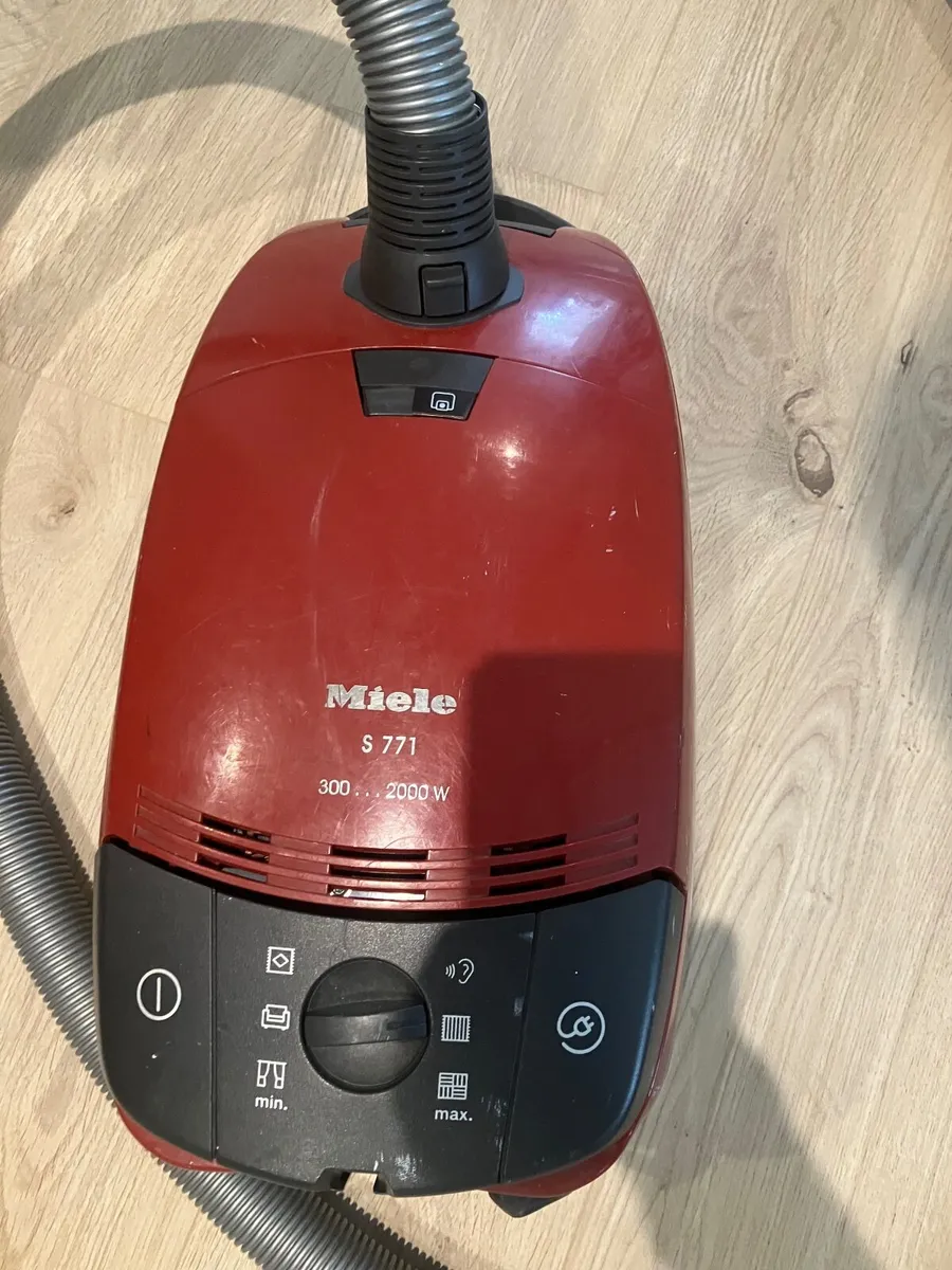Vacuum cleaner - Image 1