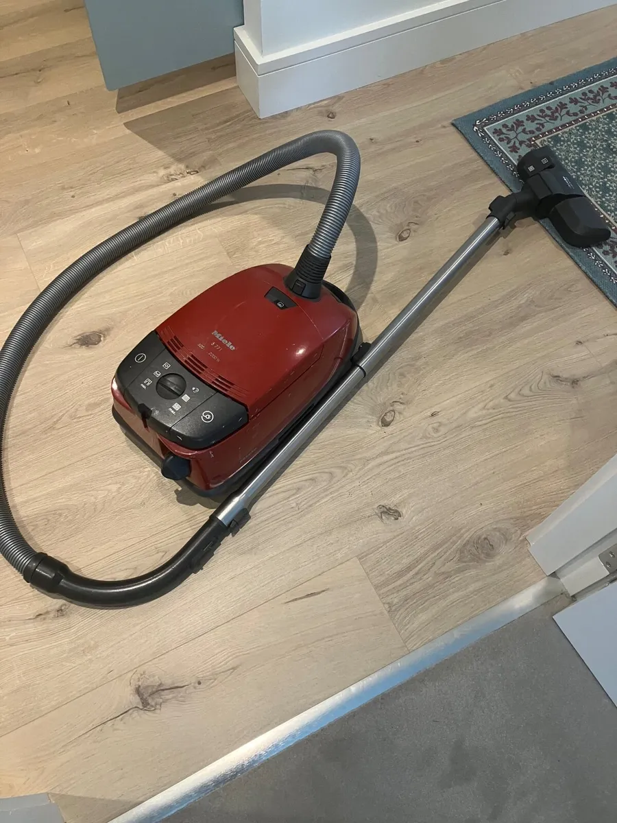Vacuum cleaner - Image 2