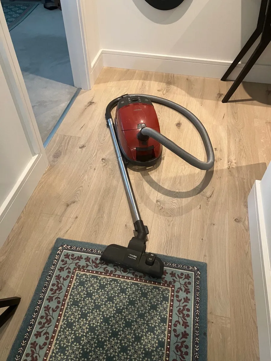 Vacuum cleaner - Image 3