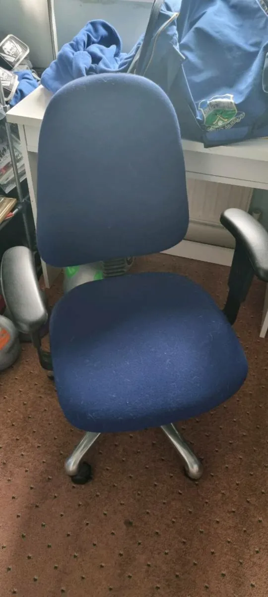 Office chair - Image 1