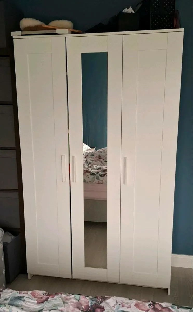 Furniture in excellent condition - Image 1