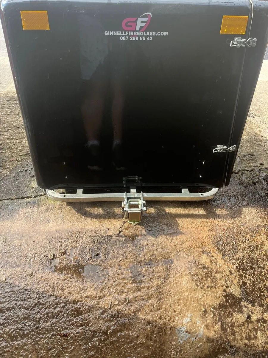 Dog hitch box - Image 1