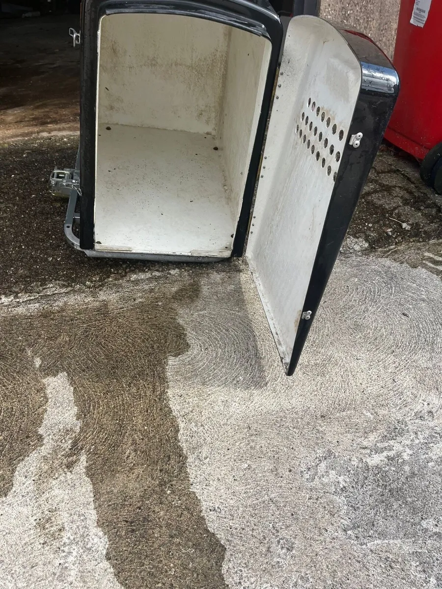 Dog hitch box - Image 2