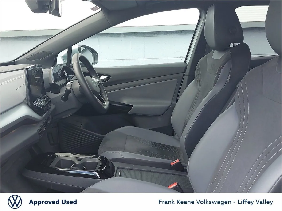 Volkswagen ID.4 77kwh Life DX 174BHP  scale Silve - Image 4