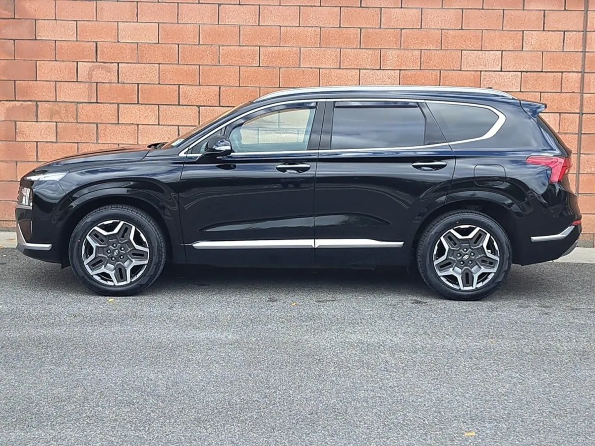 Hyundai Santa Fe 4 Wheel Drive Premium Model Auto - Image 3