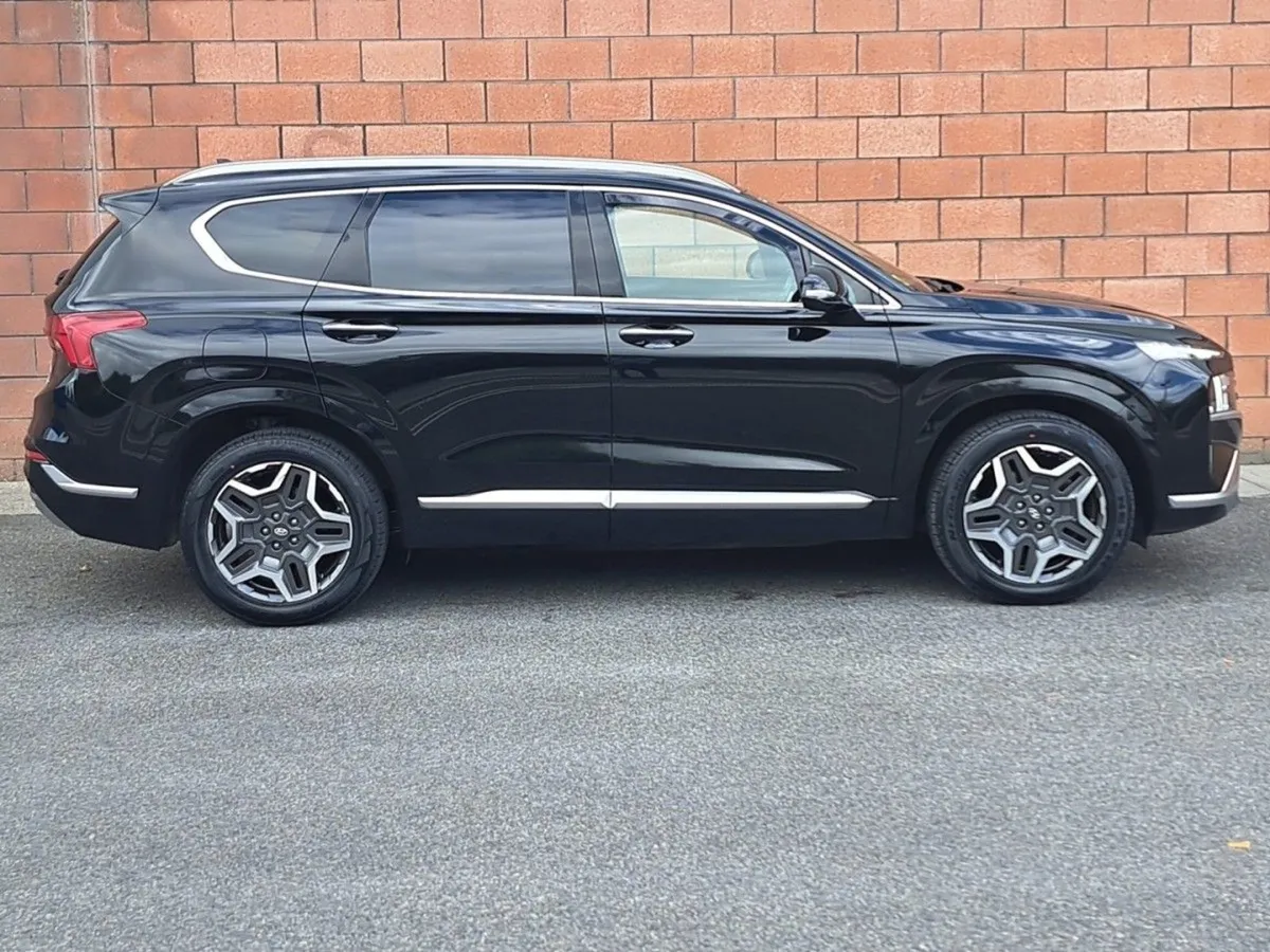 Hyundai Santa Fe 4 Wheel Drive Premium Model Auto - Image 4