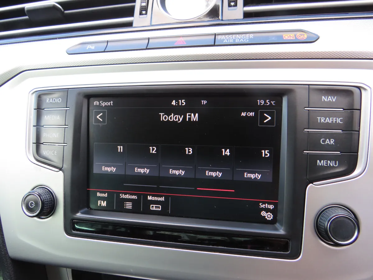 Volkswagen Passat 2016 2LT DIESEL BARGAIN BUY - Image 2