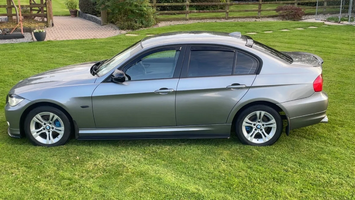 BMW 3-Series 2011 - Image 3