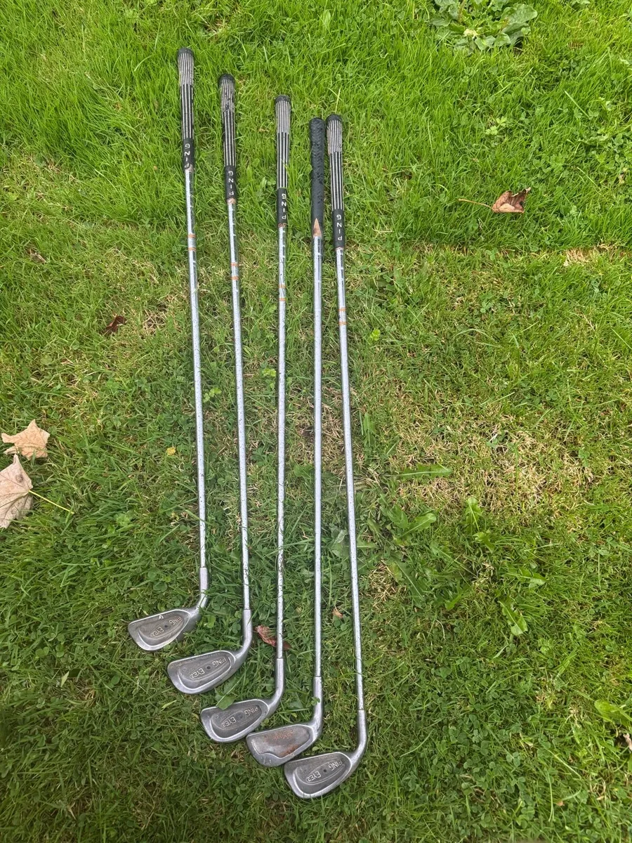 Left handed golf iron - Image 1
