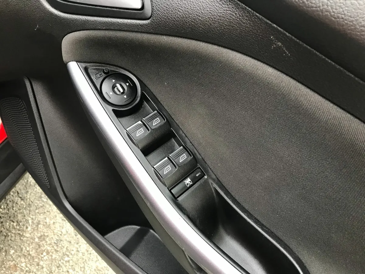 142 Ford Focus 1.6 Diesel Titanium ... - Image 4