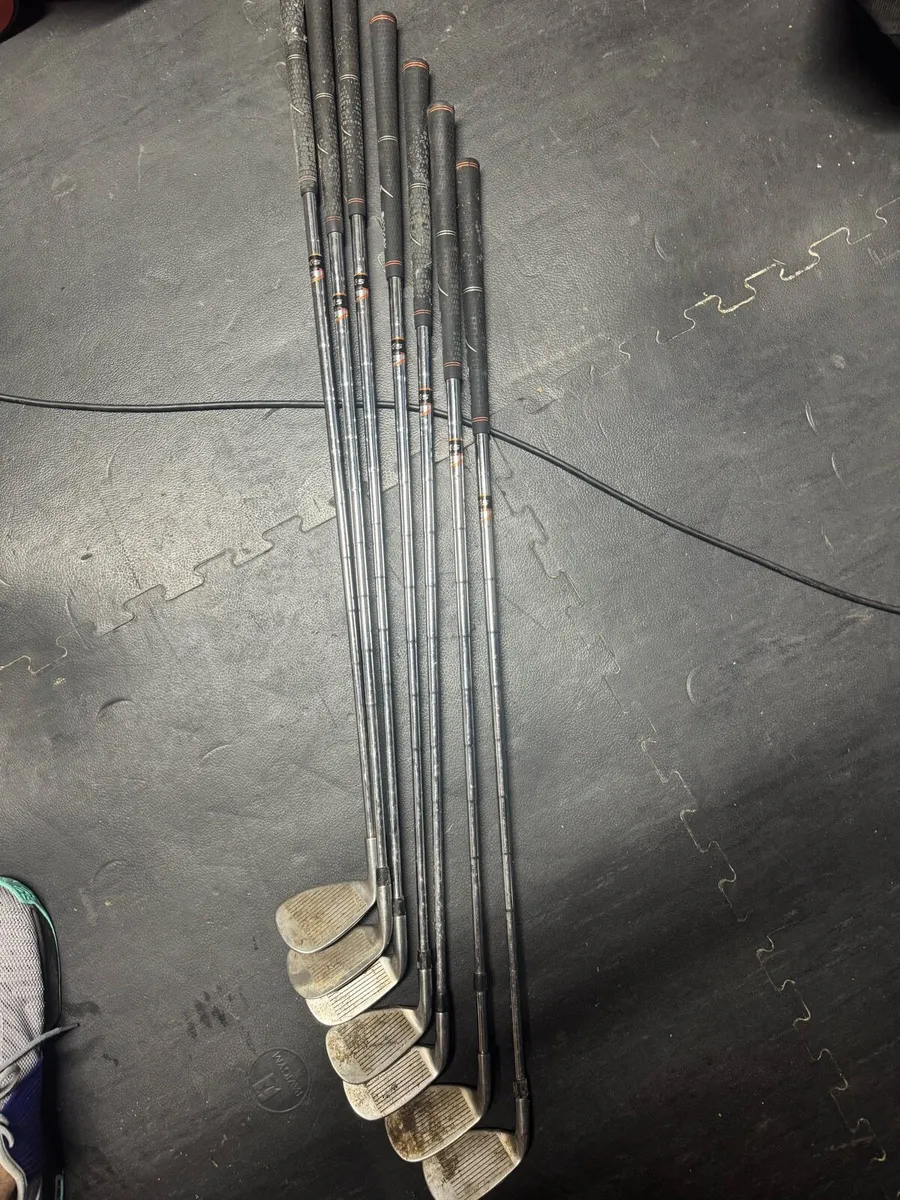 Right handed golf irons - Image 1
