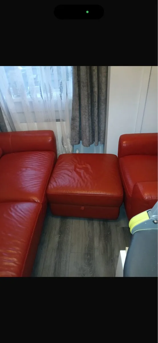 Red leather couch - Image 2