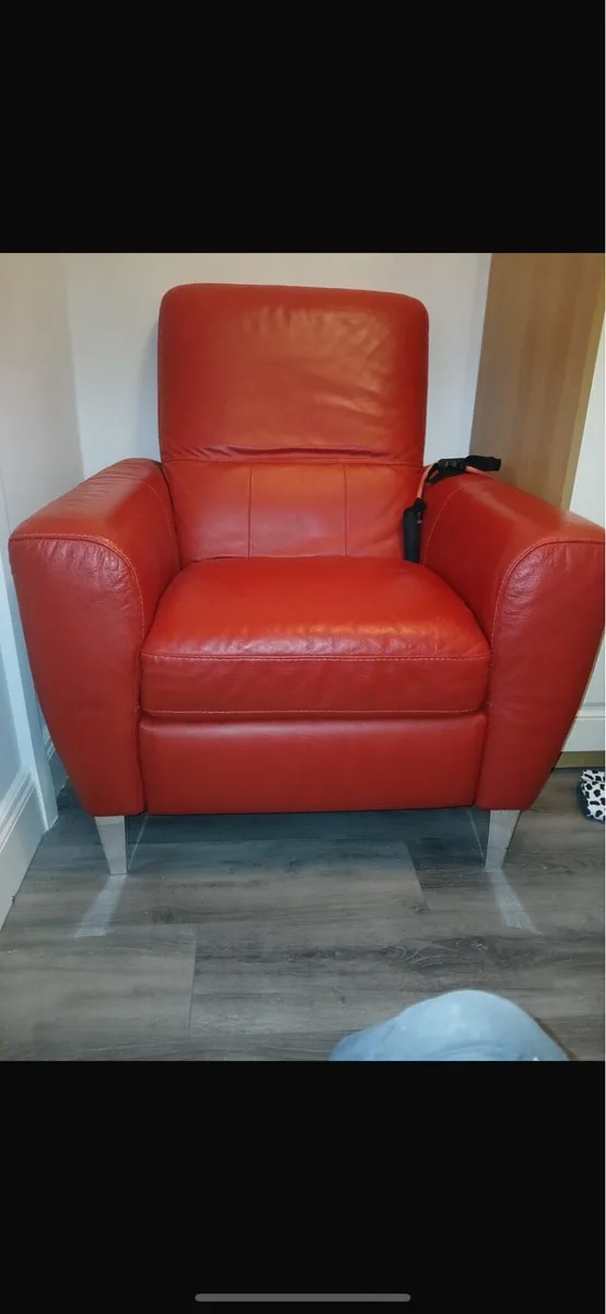 Red leather couch - Image 3
