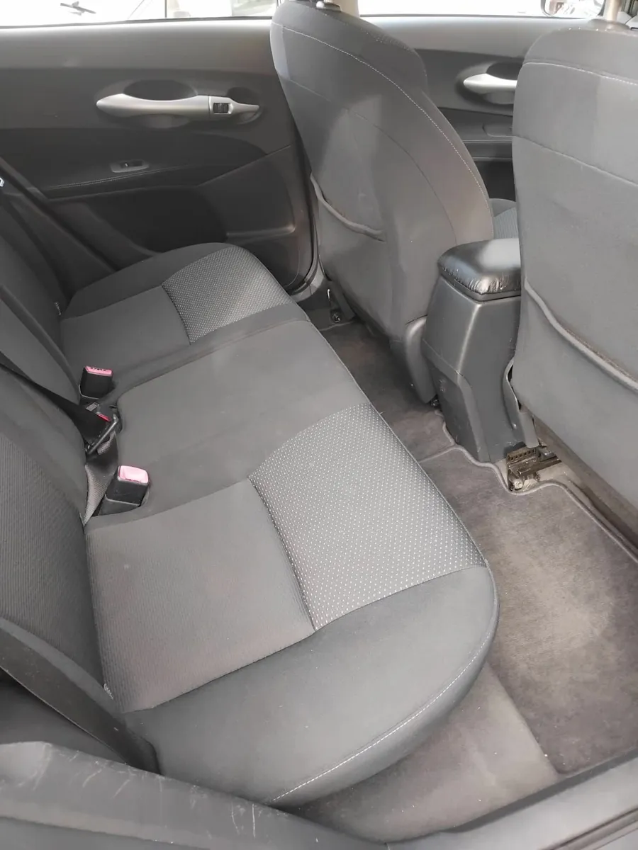 Toyota Auris 2012 - Image 3