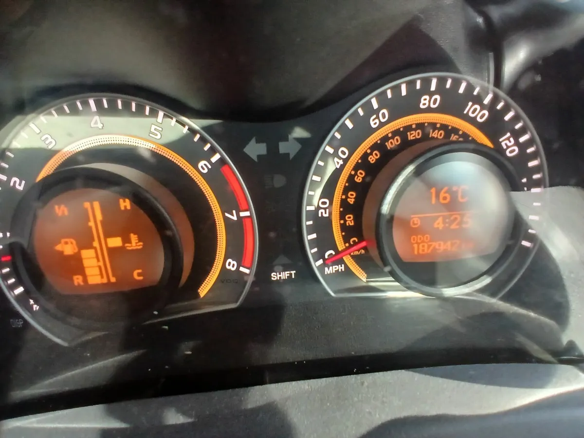 Toyota Auris 2012 - Image 4
