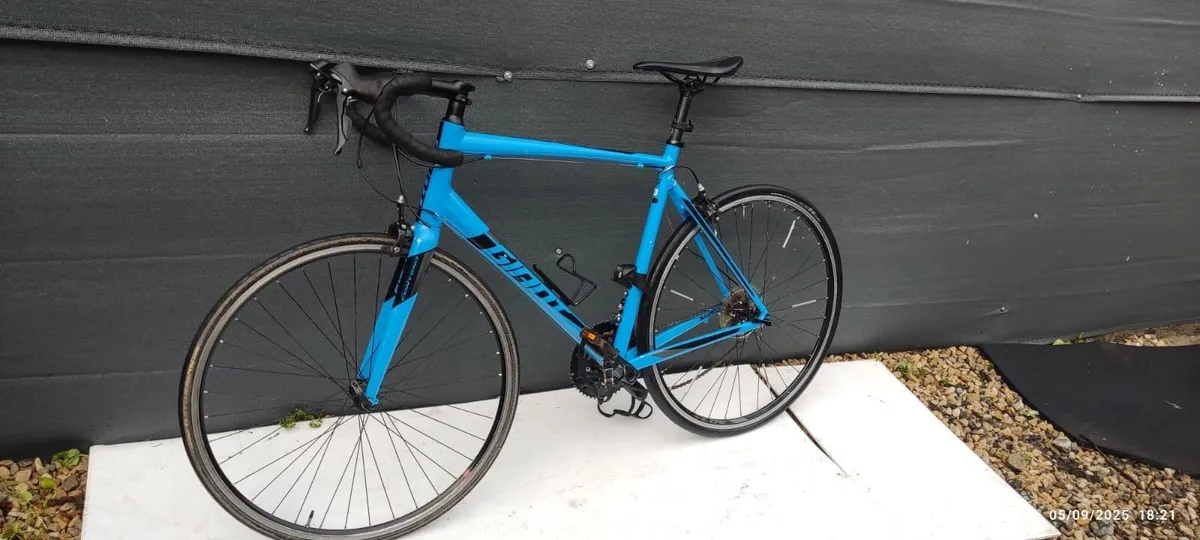 Giant Road bike ❗️Open 7 days ❗️ - Image 1