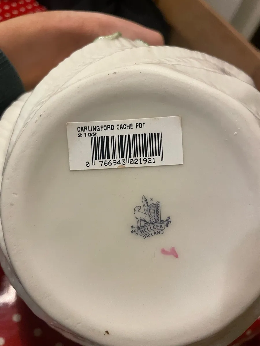 Belleek cache pot - Image 2