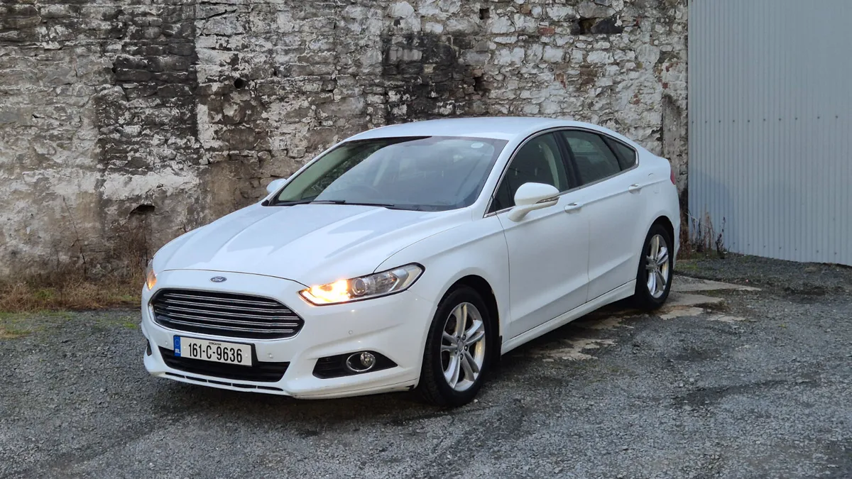 Ford Mondeo Zetec 1.5 TDCi 120PS Hatchback Manual - Image 3