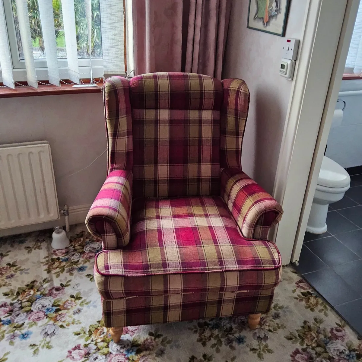 Queen anne chair