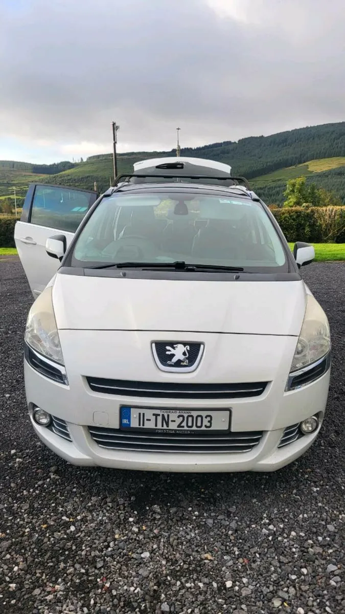 Peugeot 5008 2011 - Image 1