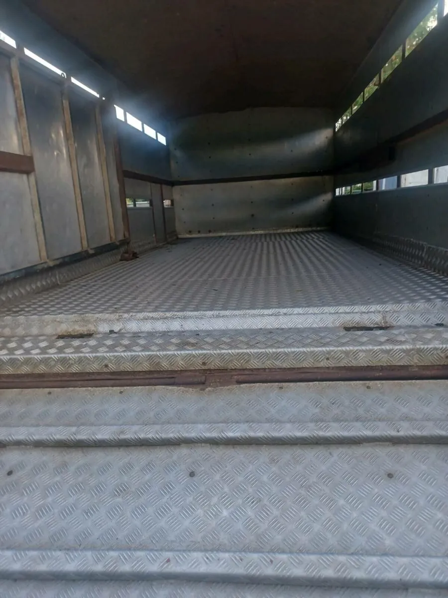 Cattle Lorry - Image 4