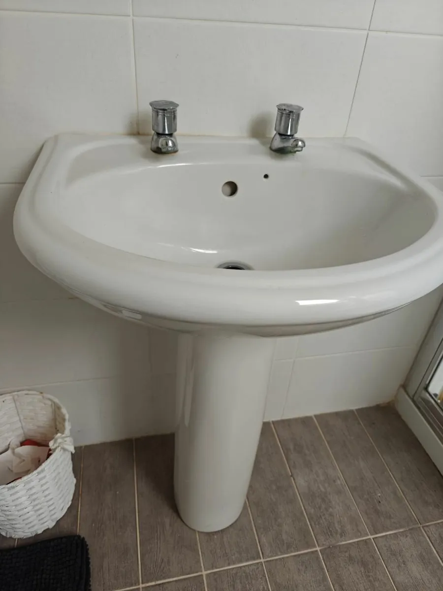 Bathroom sink - Image 2