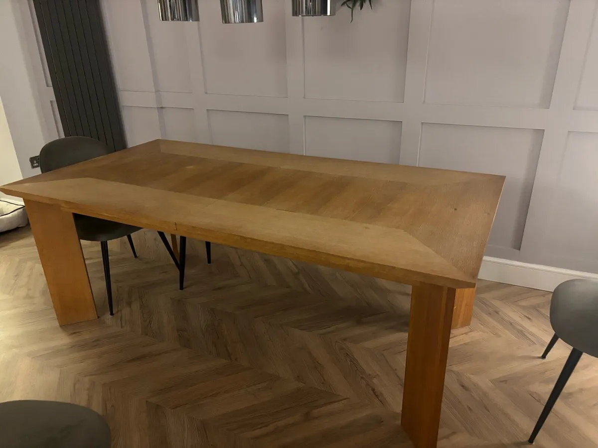 Solid wood extending dining table - Image 1