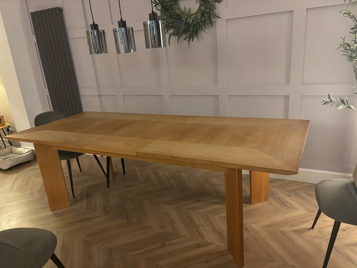 Solid wood extending dining table - Image 3