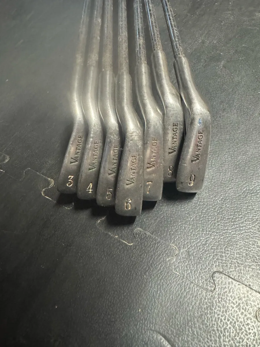 Right handed golf irons - Image 1