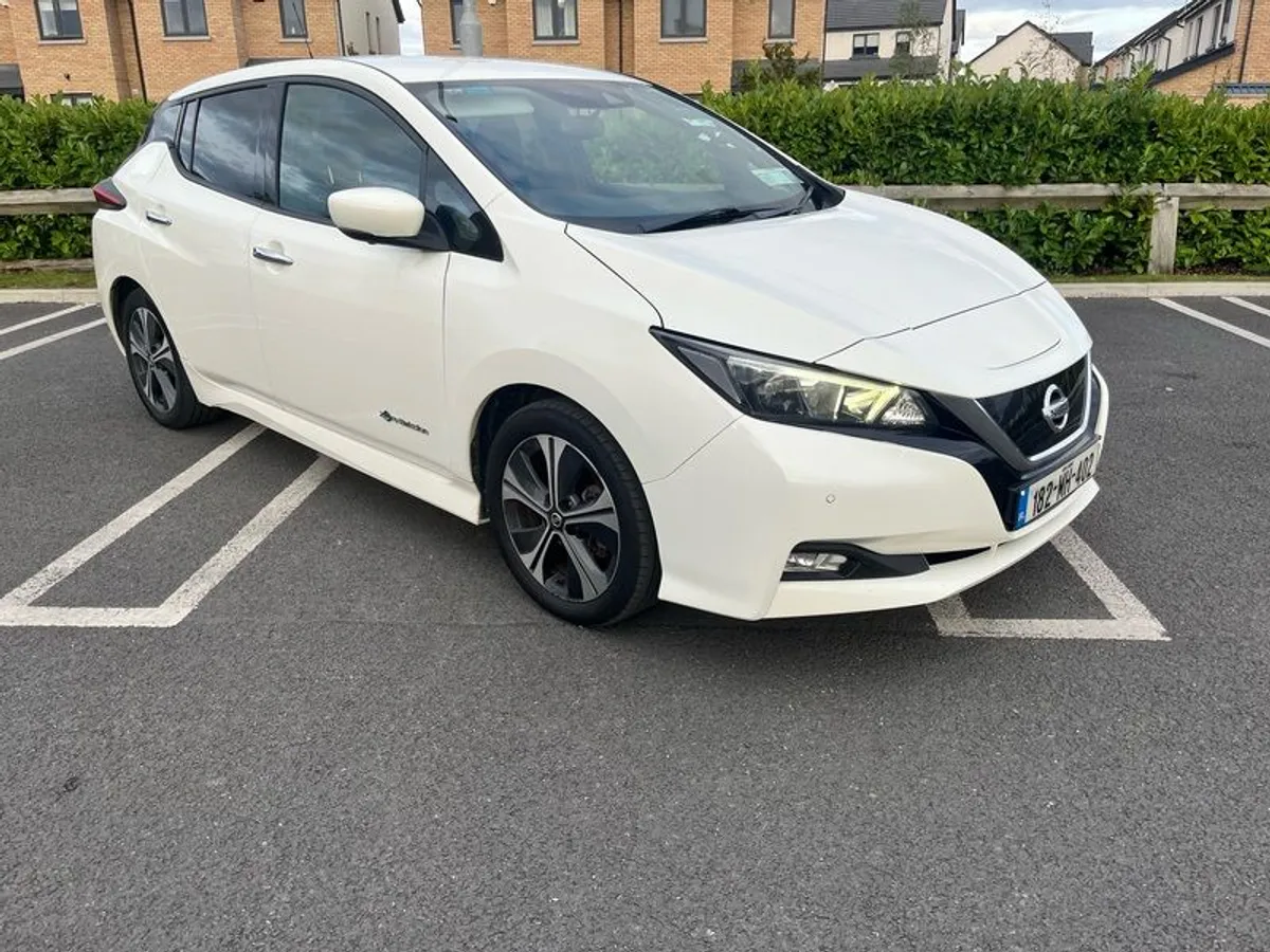 2018 Nissan Leaf Premium 40kw - Image 2
