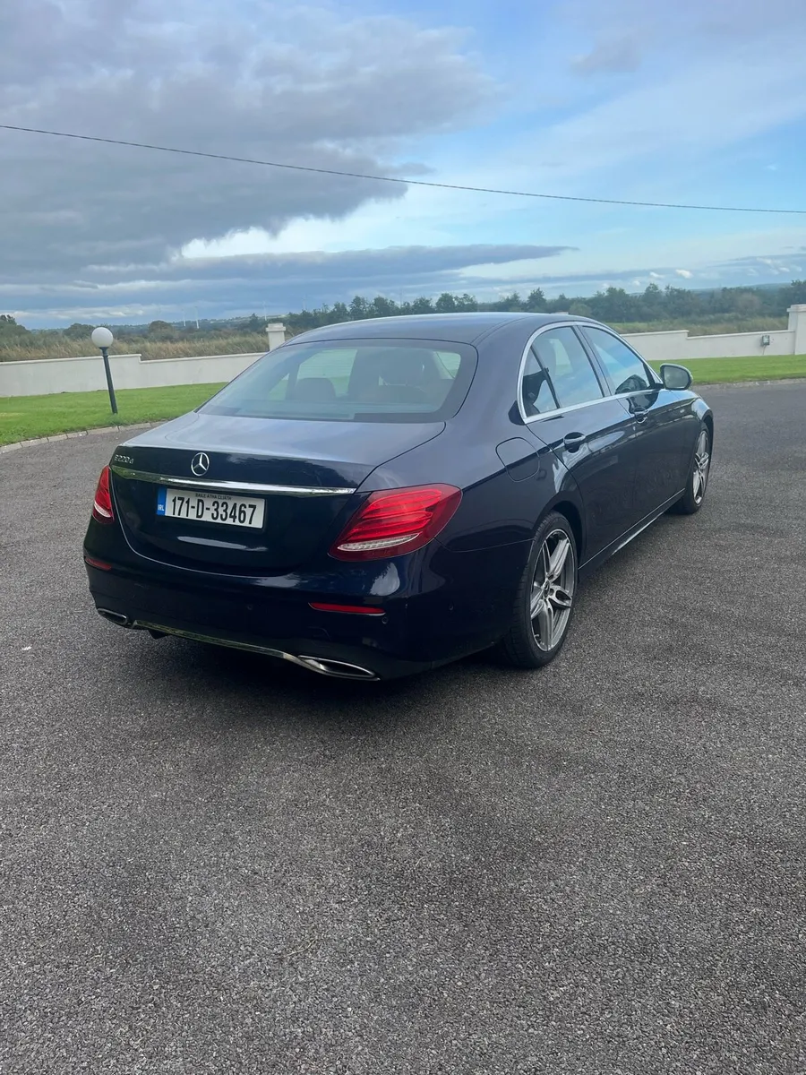 171 Mercedes Benz E-class 220D auto AMG line - Image 4