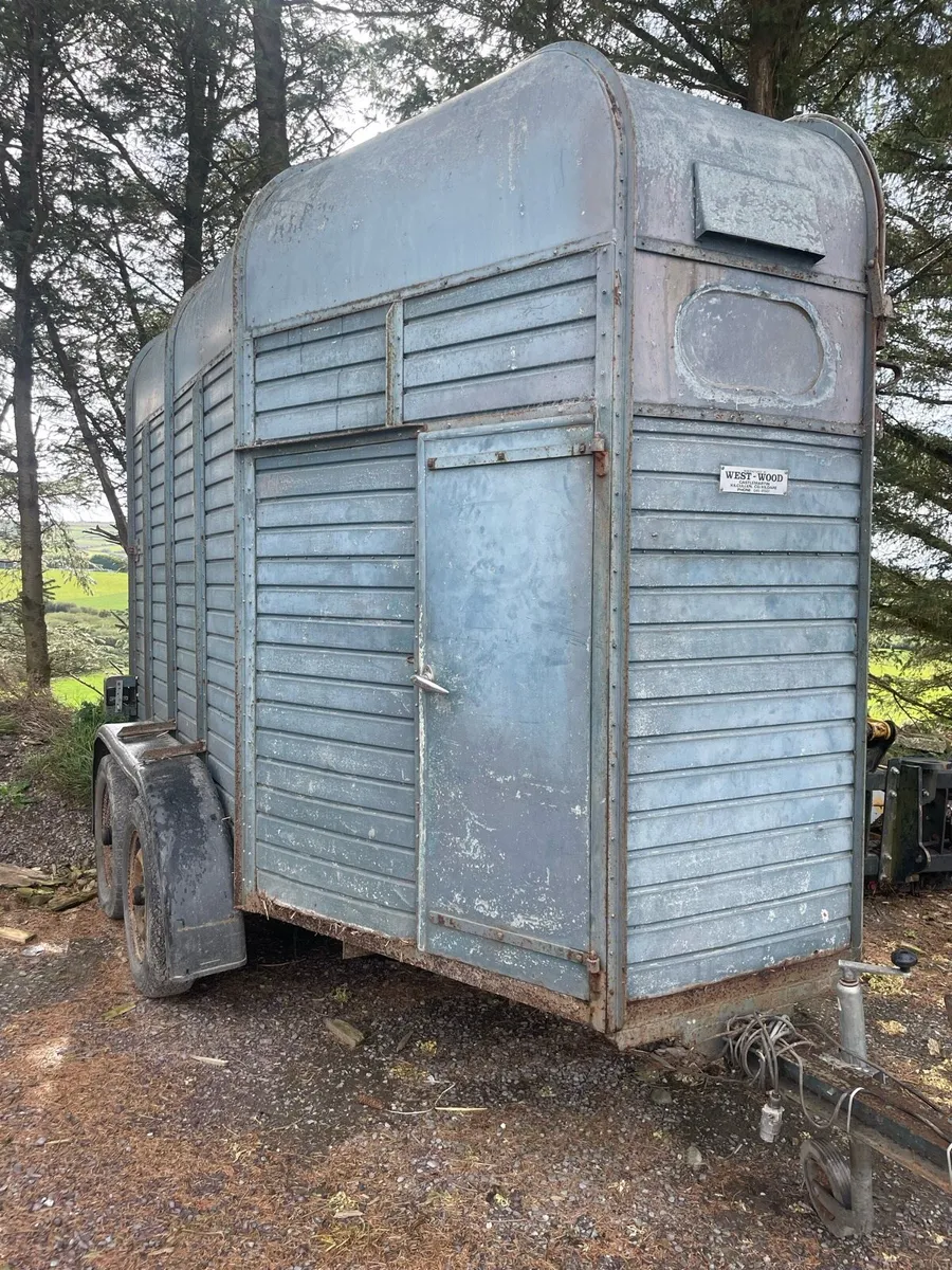 West wood Horse box - Image 1