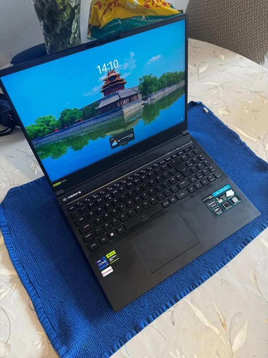 Gaming Laptop Medion ERAZER Major X20 Intel Core i9 32GB RAM 1TB SSD RTX 4070 240Hz 16 Inch QHD - Image 1