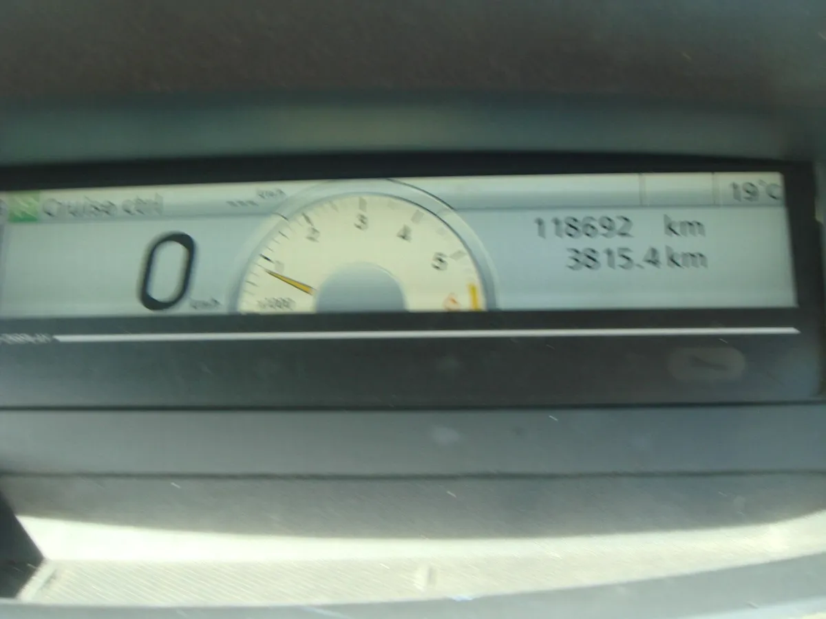 Renault Grand Scenic 2010 - Image 2