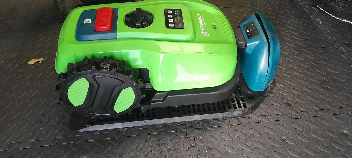 Robot lawnmower - Image 1