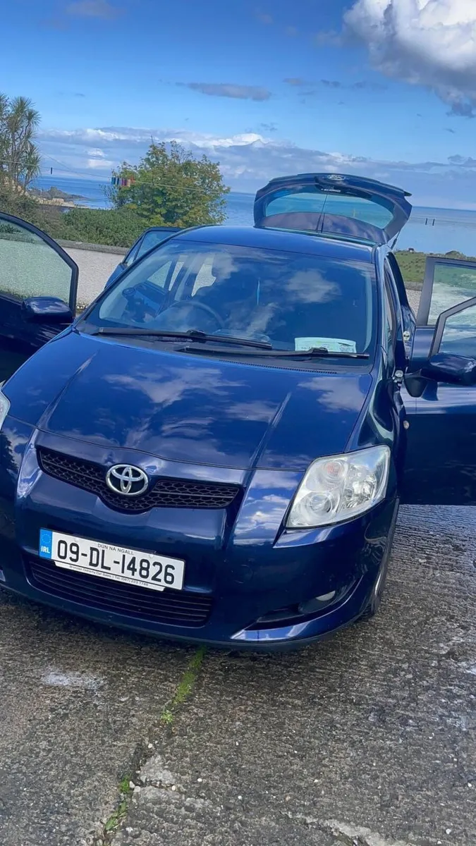 Toyota Auris 2009 - Image 2