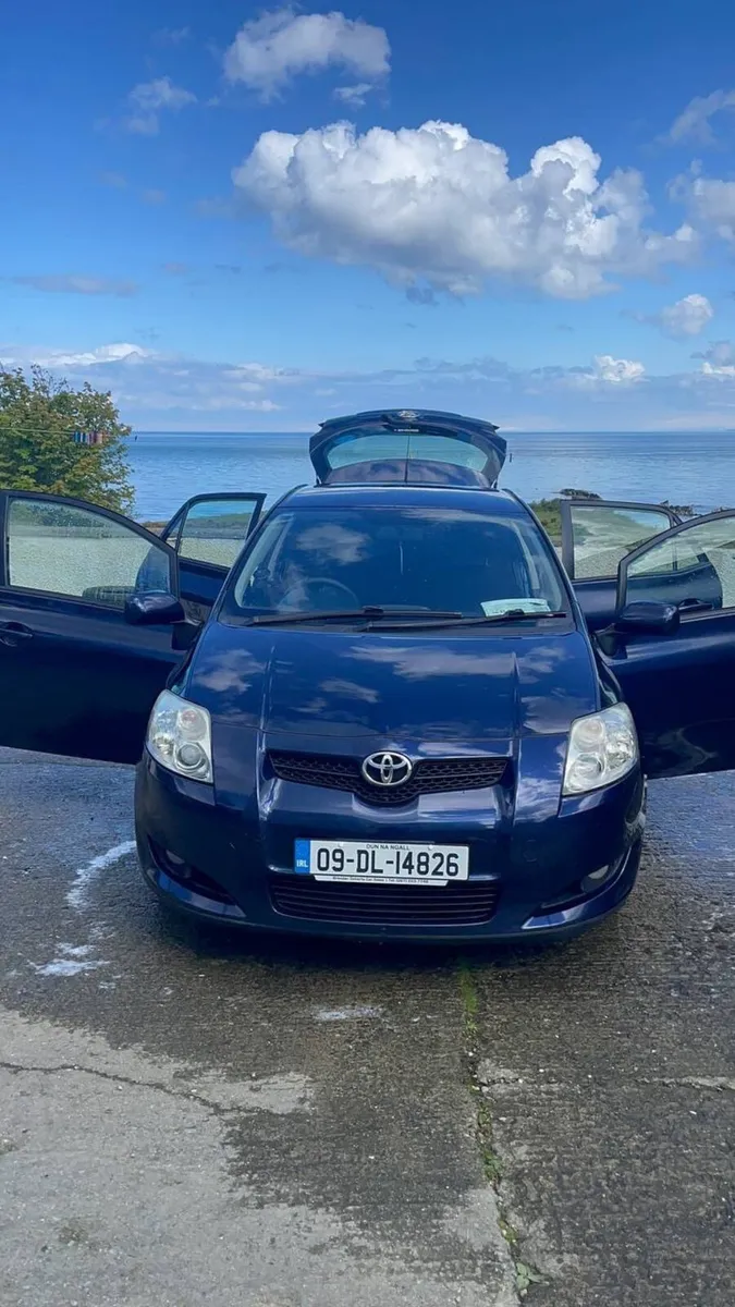 Toyota Auris 2009 - Image 1