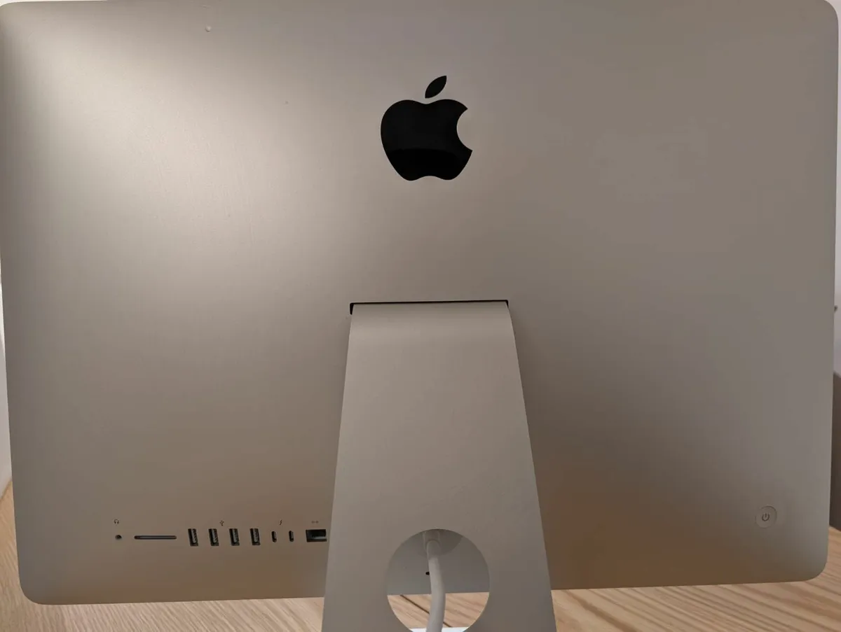 iMac 2017 21.5inch, 3GHz, 8GB memory, 1TB storage - Image 1