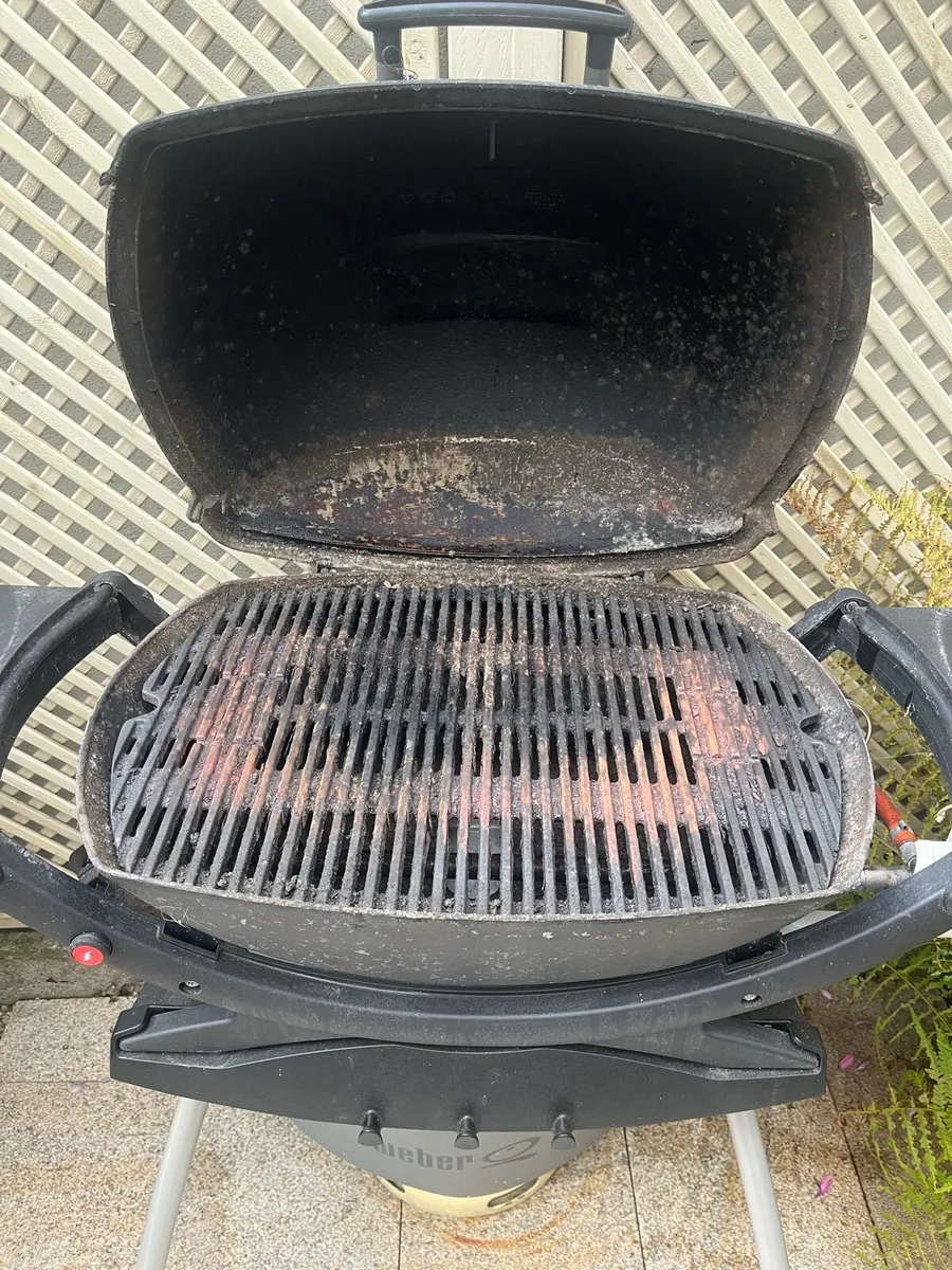 Weber gas barbecue - Image 3