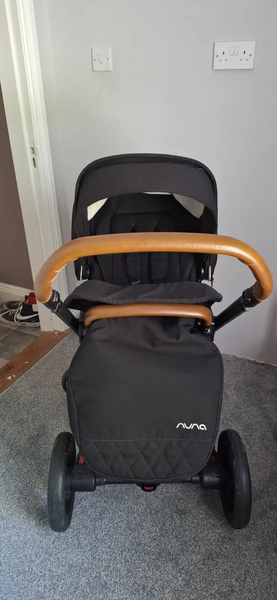 Nuna buggy with bassinet, cosy toes,raincover. - Image 1