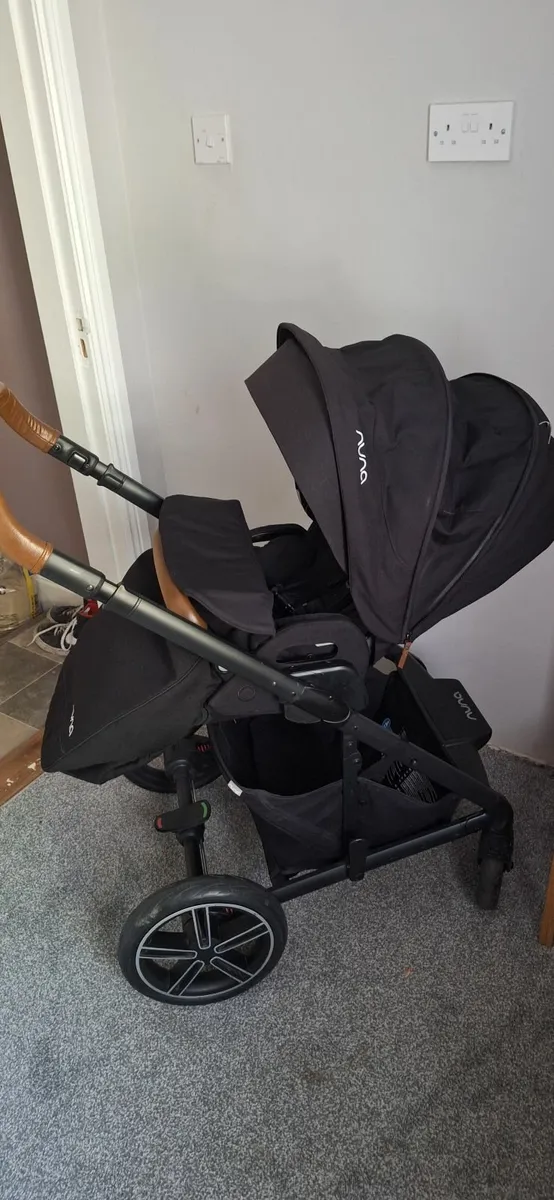 Nuna buggy with bassinet, cosy toes,raincover. - Image 2