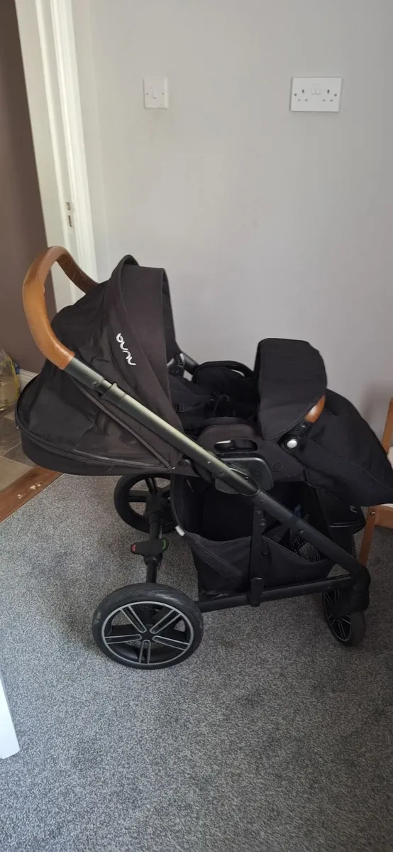 Nuna buggy with bassinet, cosy toes,raincover. - Image 3