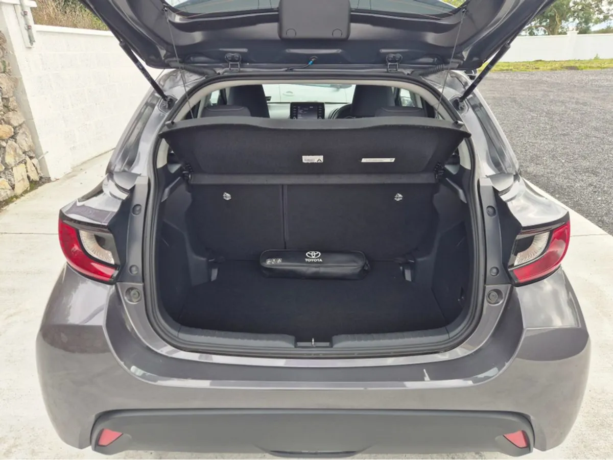 Toyota Yaris Hybrid Luna Auto 4DR - Image 3