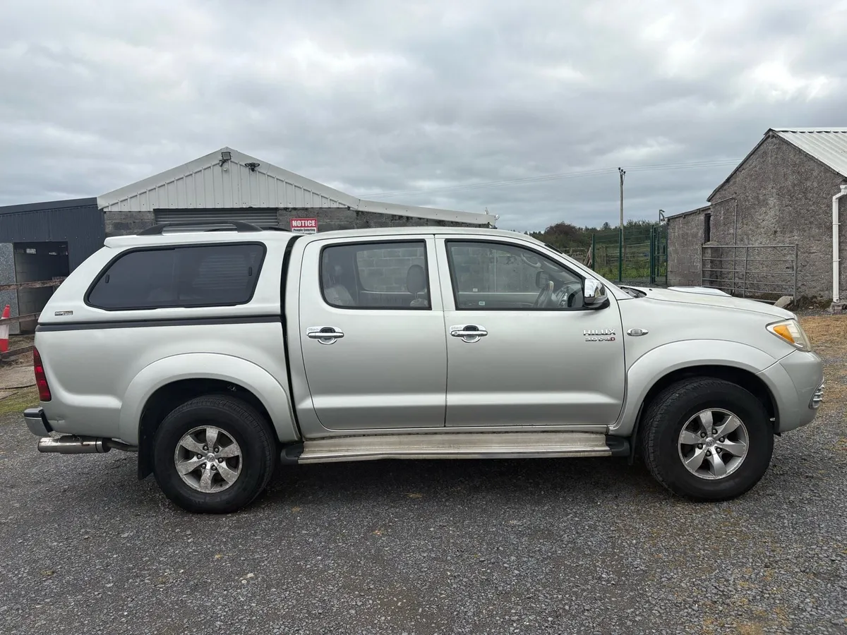 Toyota Hilux 2005 Automatic - Image 2
