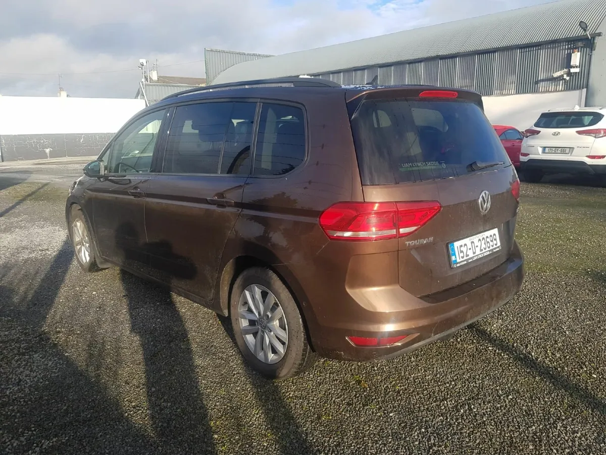 Touran. Panoramic Sunroof, Sat Nav - Image 4