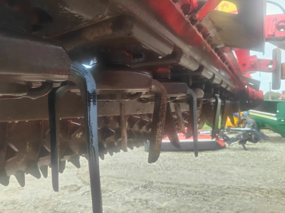 Kuhn 3003 power harrow - Image 2